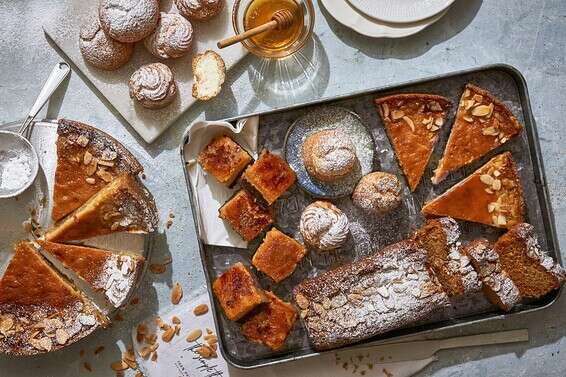 עוגות דבש של הבבקה בייקרי // צילום: אנטולי מיכאלו